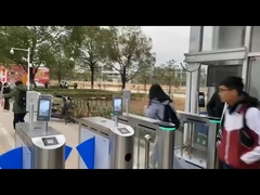 باب دوار داخلي في الهواء الطلق